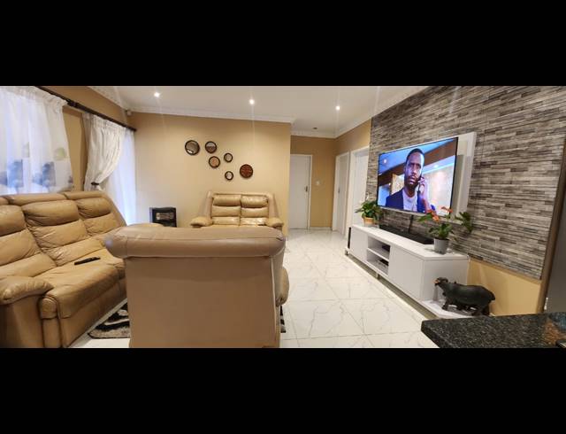 3 BEDROOM TOWNHOUSE FOR SALE IN WATERVAL EAST